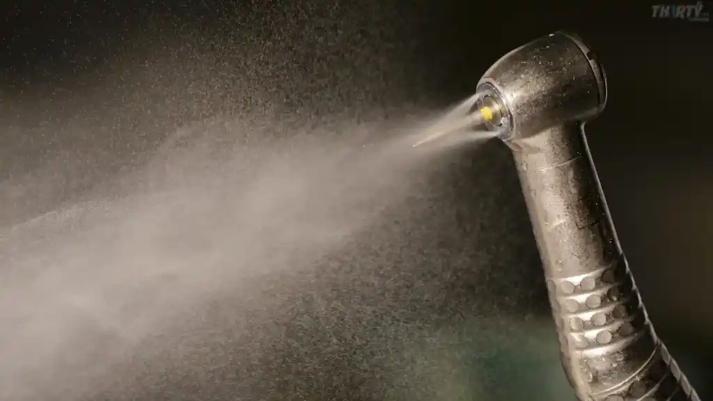 الأجزاء التي تدير العيادة: داخل كرسي الأسنان توجد أدوات التحكم الحقيقي 3 التوربين