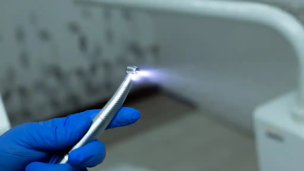 الأجزاء التي تدير العيادة: داخل كرسي الأسنان توجد أدوات التحكم الحقيقي 5 الهاند بيس